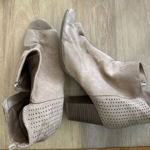 Old Navy open toed heeled bootie